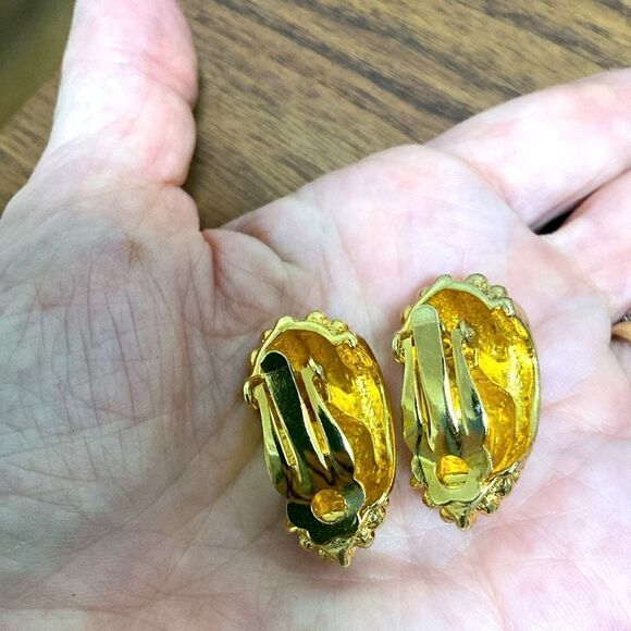 Paolo Gucci Signed Vintage Half Hoop Clip on Gold Plated Earrings. - Picture 4 of 7
